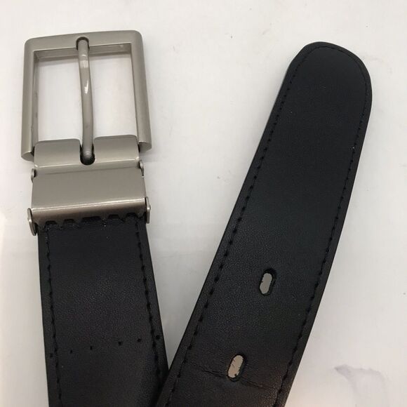 OOBE Black Leather Belt Women's size M 1 1/4” wide 38” long Overall Missing Loop - Picture 3 of 10